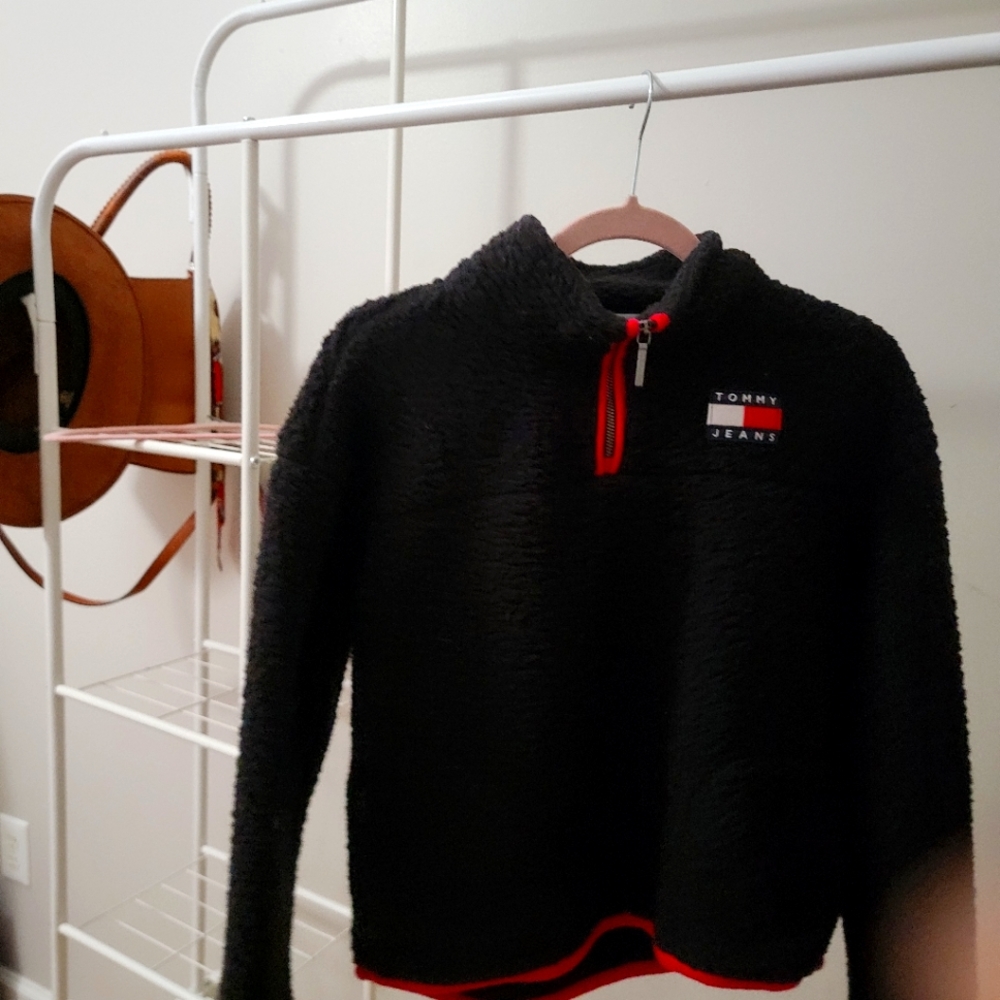 Tommy sweater